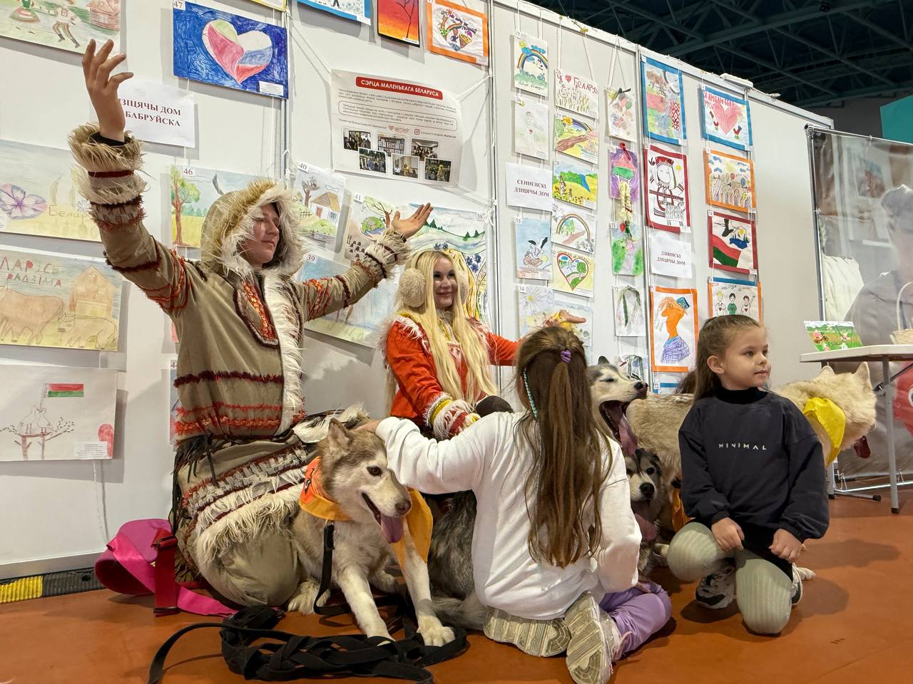 Дзіцячыя малюнкі сталі сапраўднымі экспанатамі